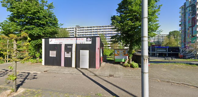 Lomnava KenKey House